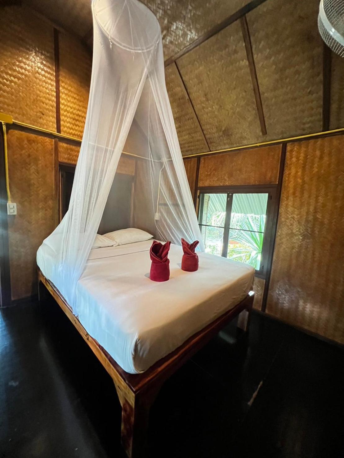 Khao Sok National Park Khaosok Bamboo Huts Resort מראה חיצוני תמונה